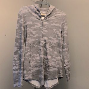 Chaser NWT Evereve Hoody in M